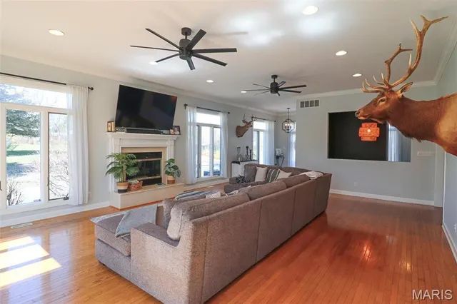 $415,000 | 4 Valley Carlinville Il 62626, Carlinville, IL 62626