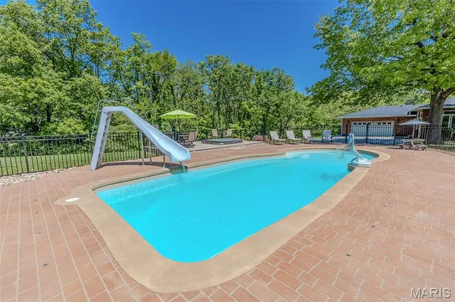 $415,000 | 4 Valley Carlinville Il 62626, Carlinville, IL 62626