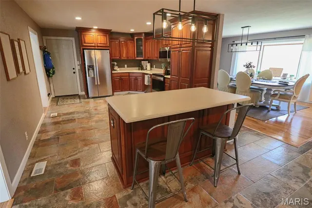 $415,000 | 4 Valley Carlinville Il 62626, Carlinville, IL 62626