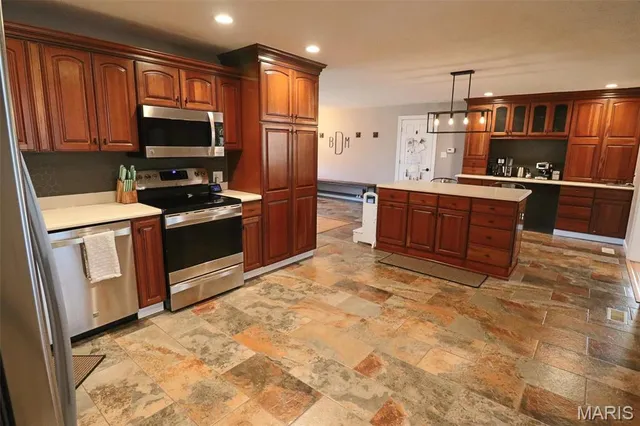 $415,000 | 4 Valley Carlinville Il 62626, Carlinville, IL 62626