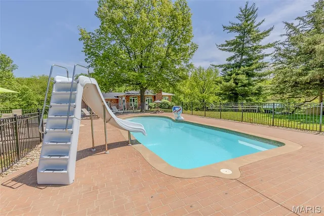 $415,000 | 4 Valley Carlinville Il 62626, Carlinville, IL 62626