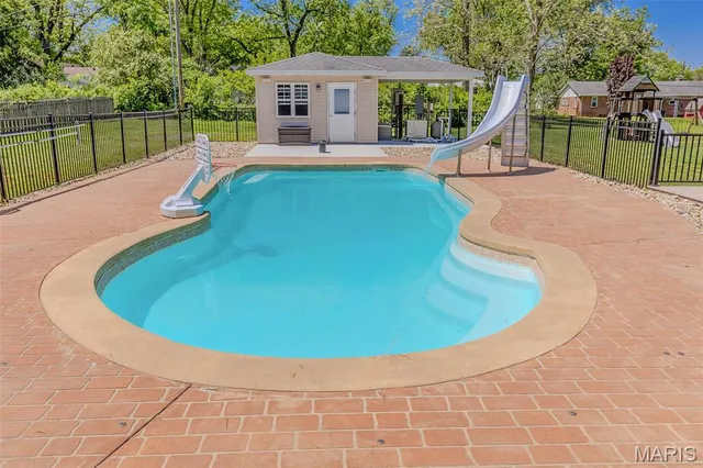 $415,000 | 4 Valley Carlinville Il 62626, Carlinville, IL 62626