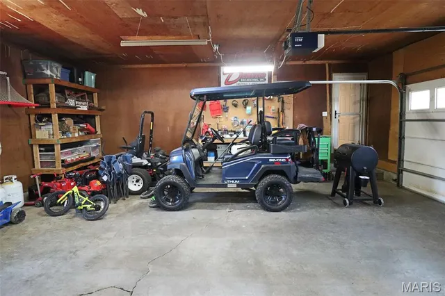 $415,000 | 4 Valley Carlinville Il 62626, Carlinville, IL 62626