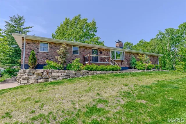 $415,000 | 4 Valley Carlinville Il 62626, Carlinville, IL 62626