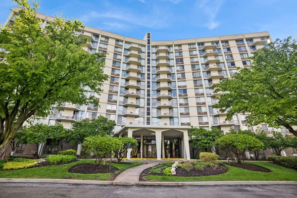 $135,000 | 20 North Tower Road, Unit 9C, Oak Brook, IL 60523