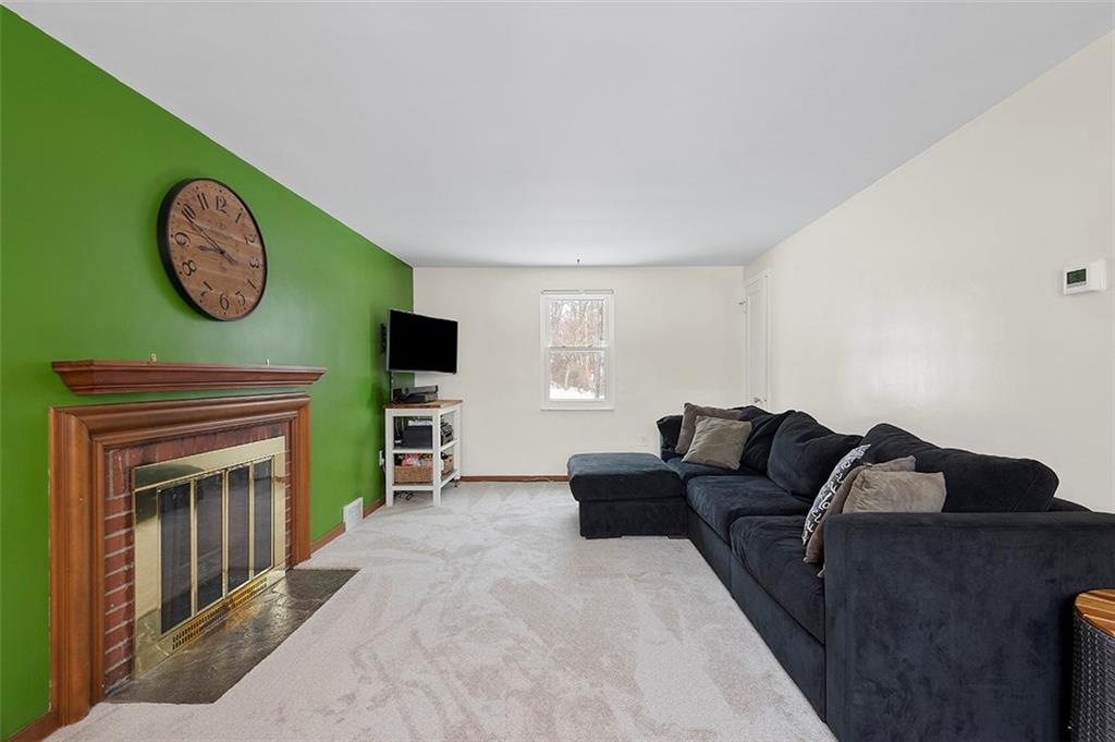 4118 Highgrove Road Pittsburgh, PA 15234 - Photo 4 of 20 Gallery Image 4