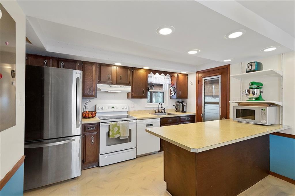 4118 Highgrove Road Pittsburgh, PA 15234 - Photo 7 of 20 Gallery Image 7