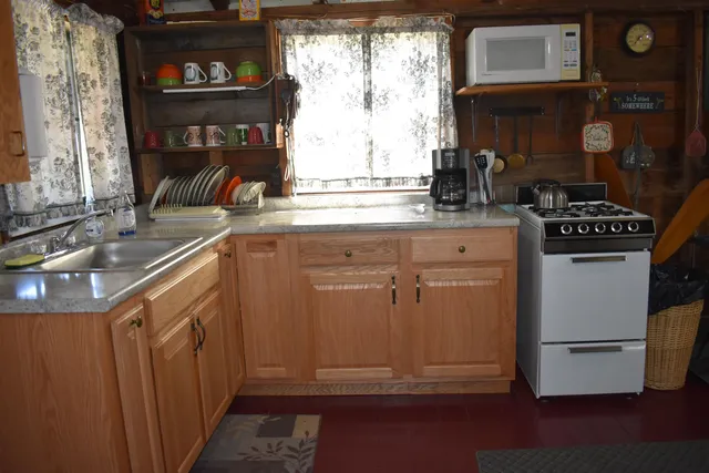 $799,000 | 186 Alexander Lane, Irasburg, VT 05845