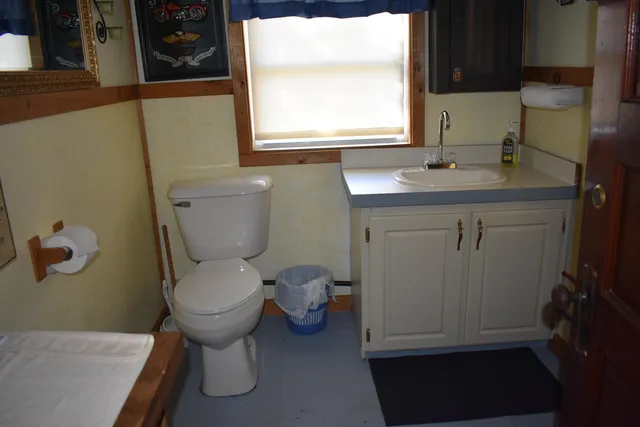 $799,000 | 186 Alexander Lane, Irasburg, VT 05845