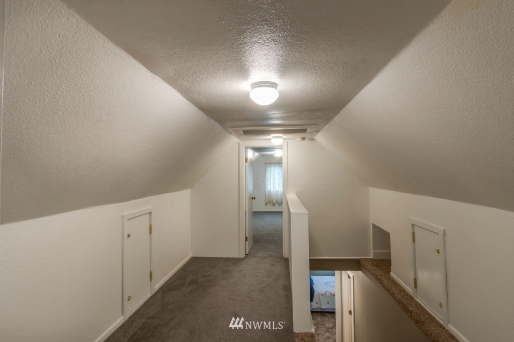 704 Clark Creek Road Longview, WA 98632 - Photo 12 of 17 Gallery Image 12