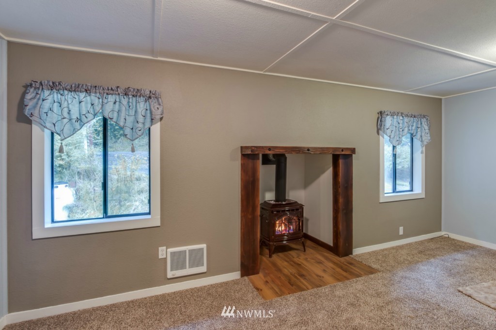 704 Clark Creek Road Longview, WA 98632 - Photo 8 of 17 Gallery Image 8