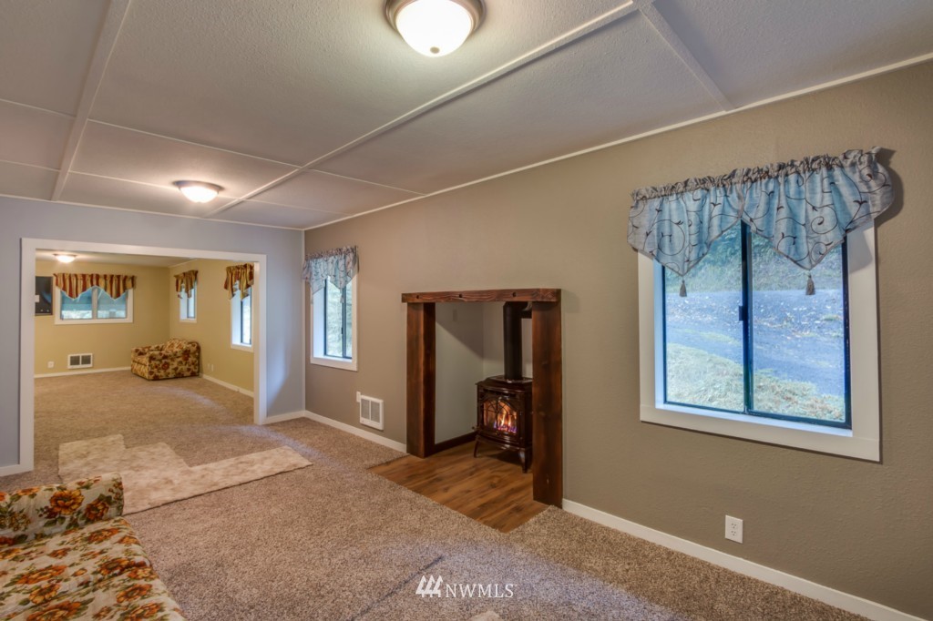 704 Clark Creek Road Longview, WA 98632 - Photo 9 of 17 Gallery Image 9