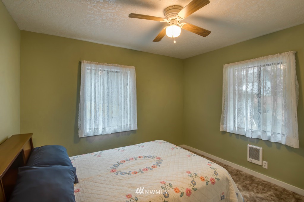 704 Clark Creek Road Longview, WA 98632 - Photo 10 of 17 Gallery Image 10
