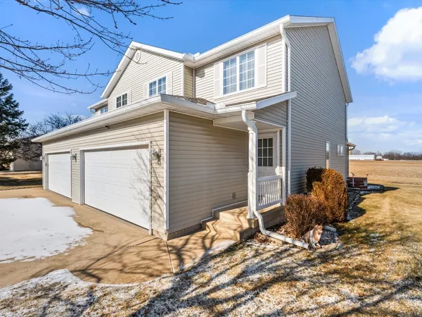 $205,000 | 721 Ash Drive, Geneseo, IL 61254