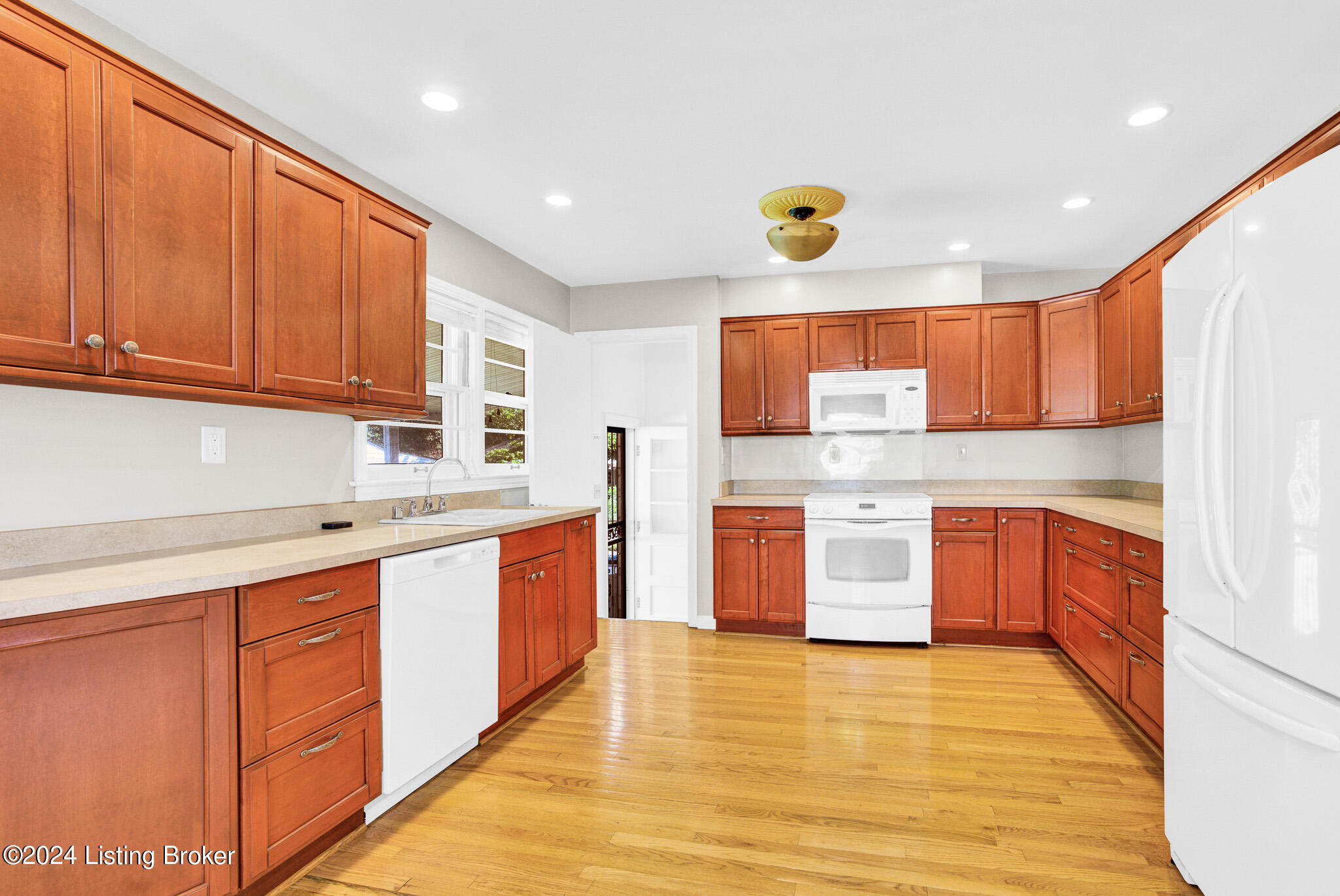 1611 Nightingale Road Louisville, KY 40213 - Photo 23 of 38 DSC03161-12