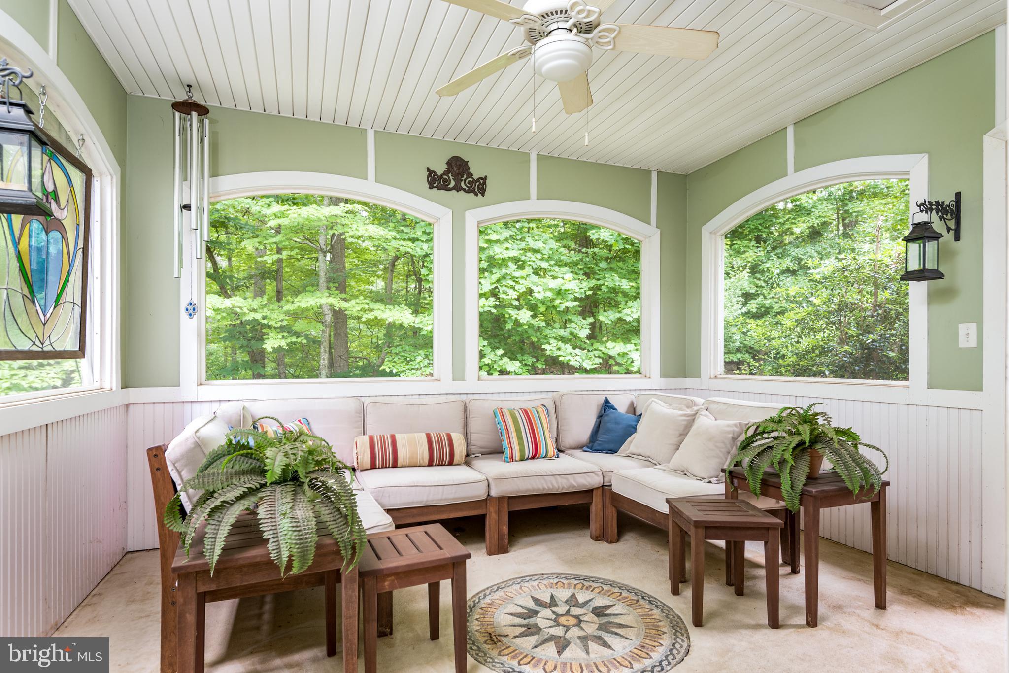 10149 Wesley Chapel Road Marshall, VA 20115 - Photo 21 of 39 PORCH WITH LEBANON MEDALLION