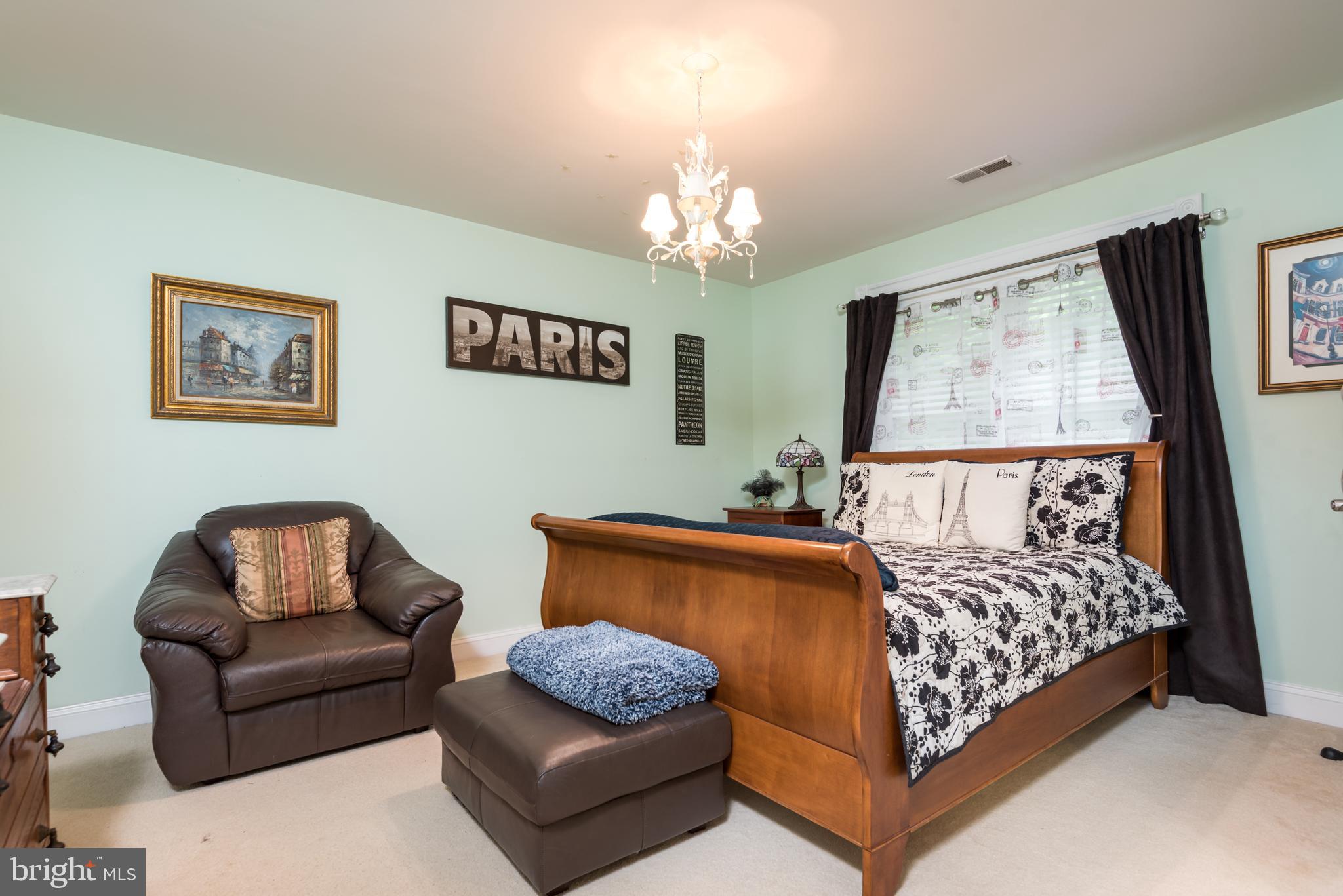 10149 Wesley Chapel Road Marshall, VA 20115 - Photo 27 of 39 4TH BEDROOM WITH JACK AND JILL BATH
