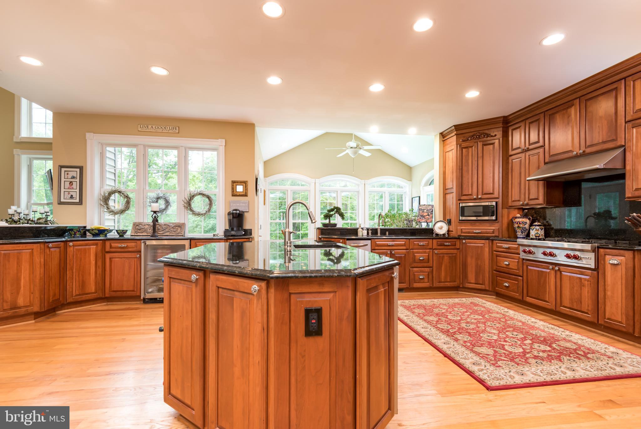 GOURMET KITCHEN