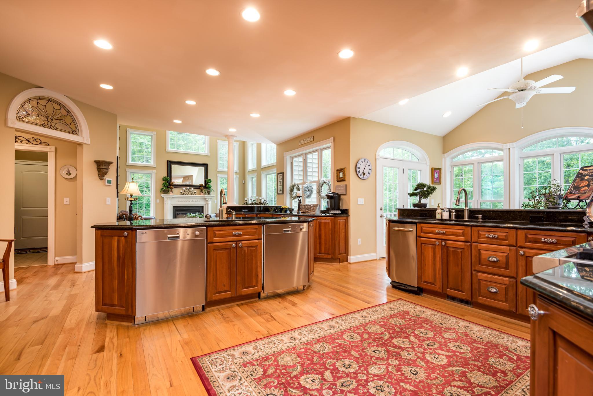 GOURMET KITCHEN