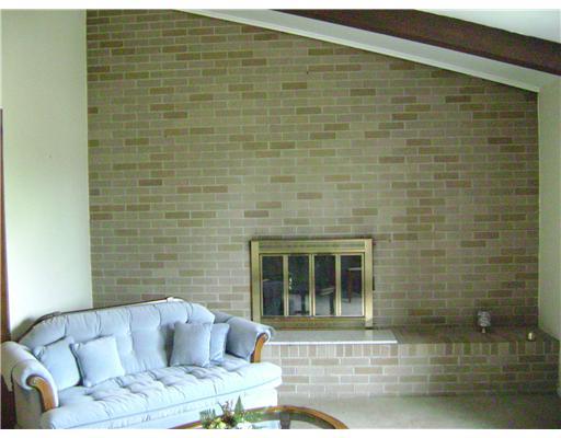 407 Bute Road Uniontown, PA 15401 - Photo 5 of 17 Living Room.