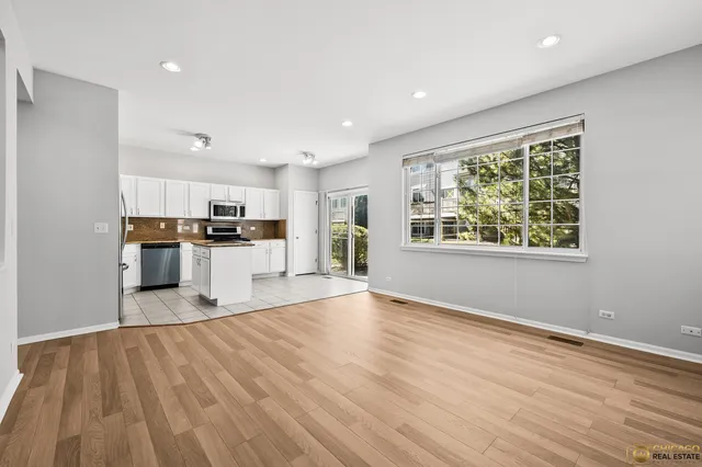 $339,500 | 600 Creekside Circle, Unit 600, Gurnee, IL 60031