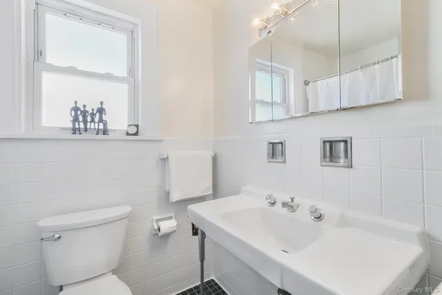 $675,000 | 137 Longview Avenue, White Plains, NY 10605