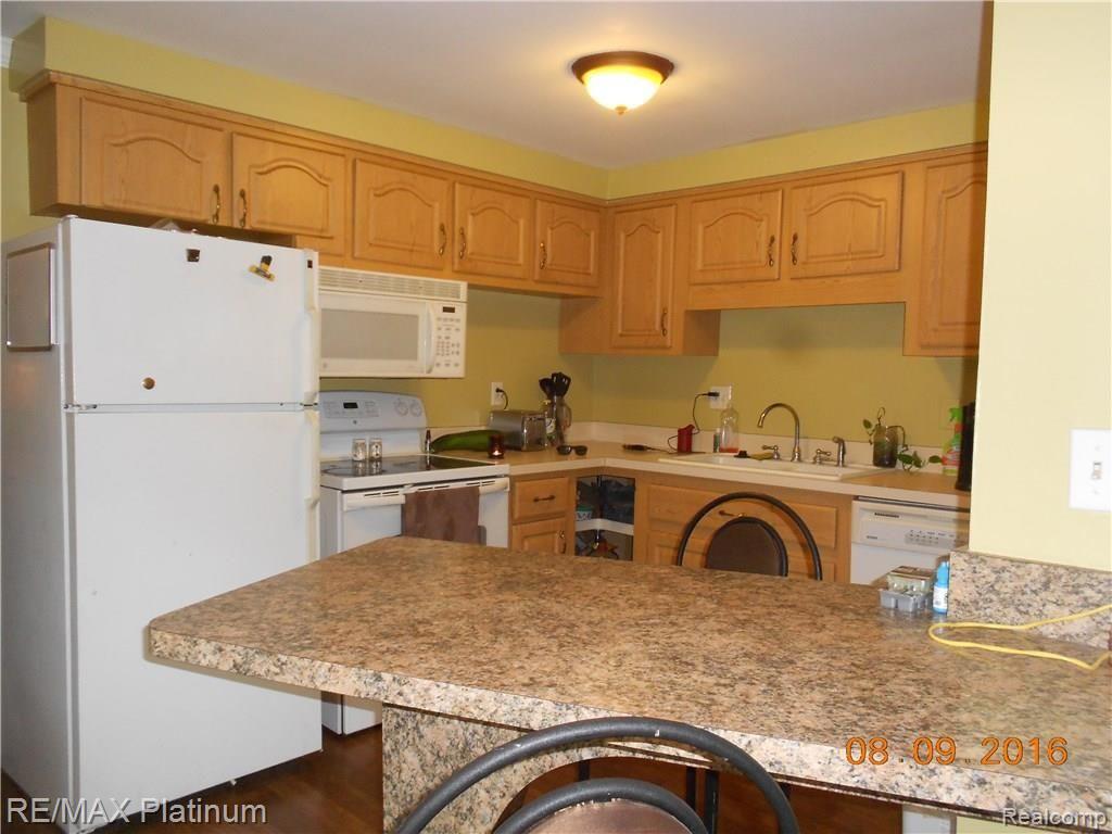 2396 West Wardlow Road Highland, MI 48357 - Photo 8 of 13 88916 010.JPG