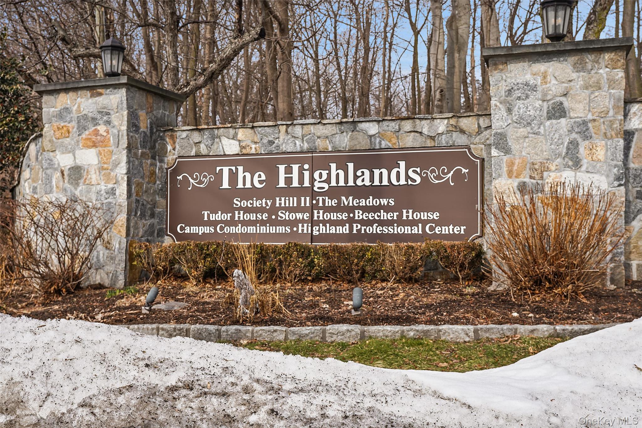 4 Notingham Circle Peekskill, NY 10566 - Photo 1 of 17 Front signage