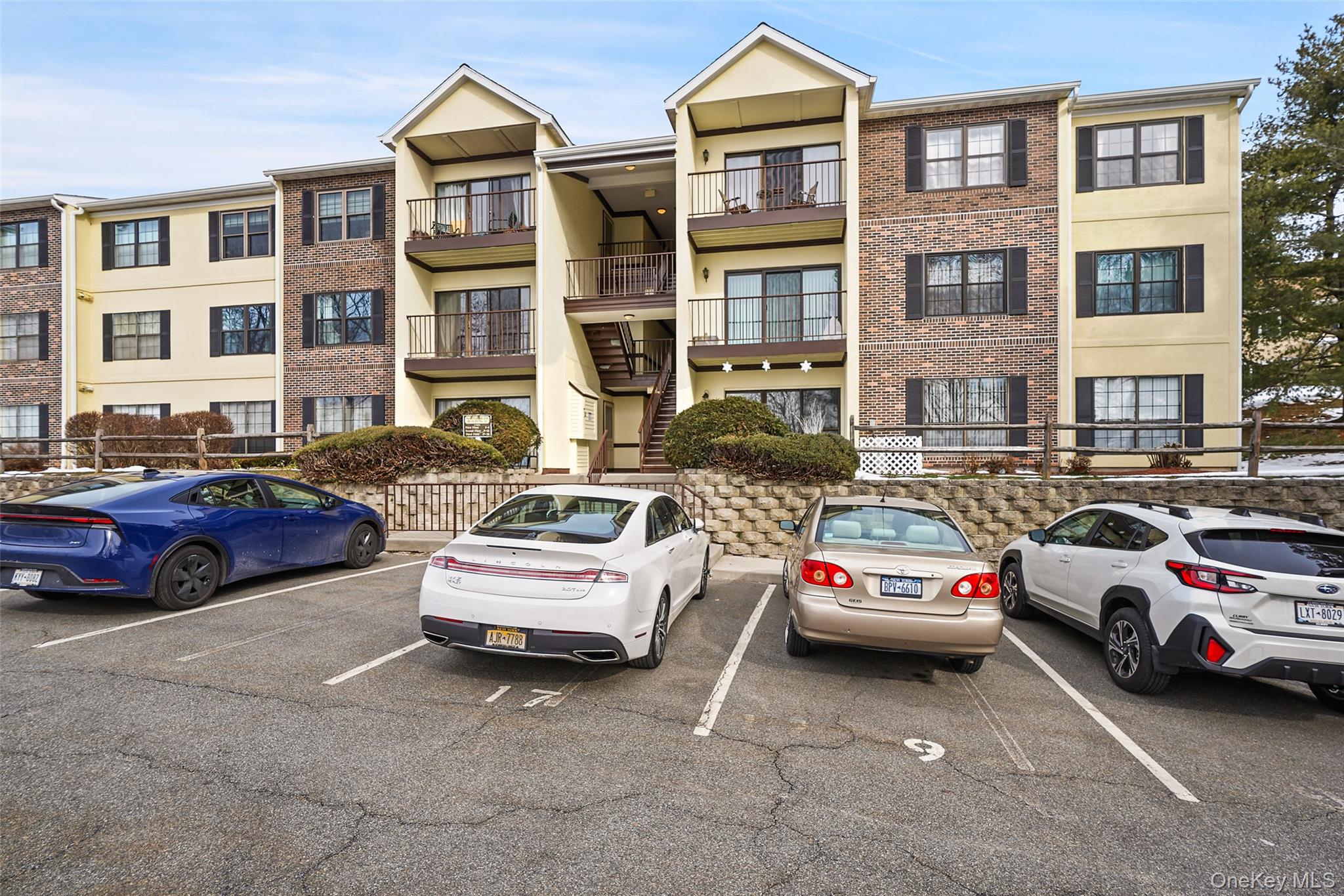 4 Notingham Circle Peekskill, NY 10566 - Photo 16 of 17 Front entrance and parking lot