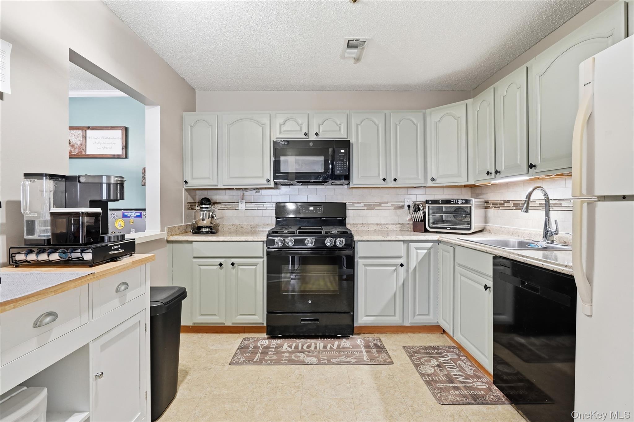 4 Notingham Circle Peekskill, NY 10566 - Photo 5 of 17 Kitchen