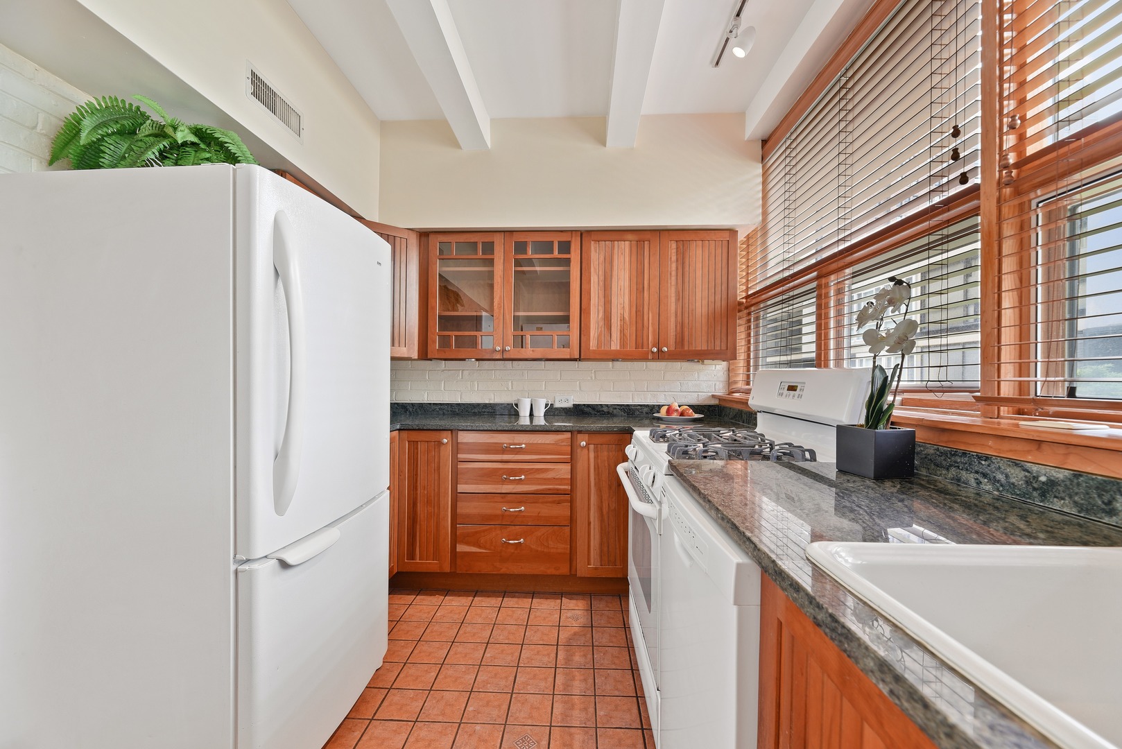 2902 North Sheridan Road Chicago, IL 60657 - Photo 7 of 19