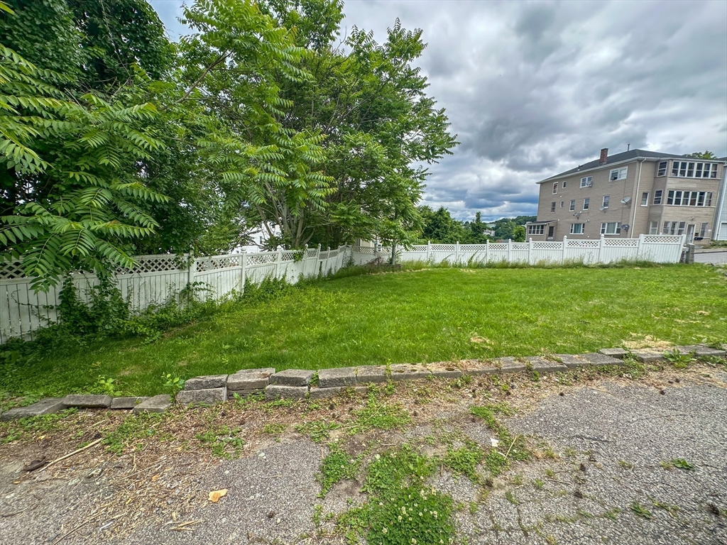 20 Groton Place Worcester, MA 01604 - Photo 4 of 15