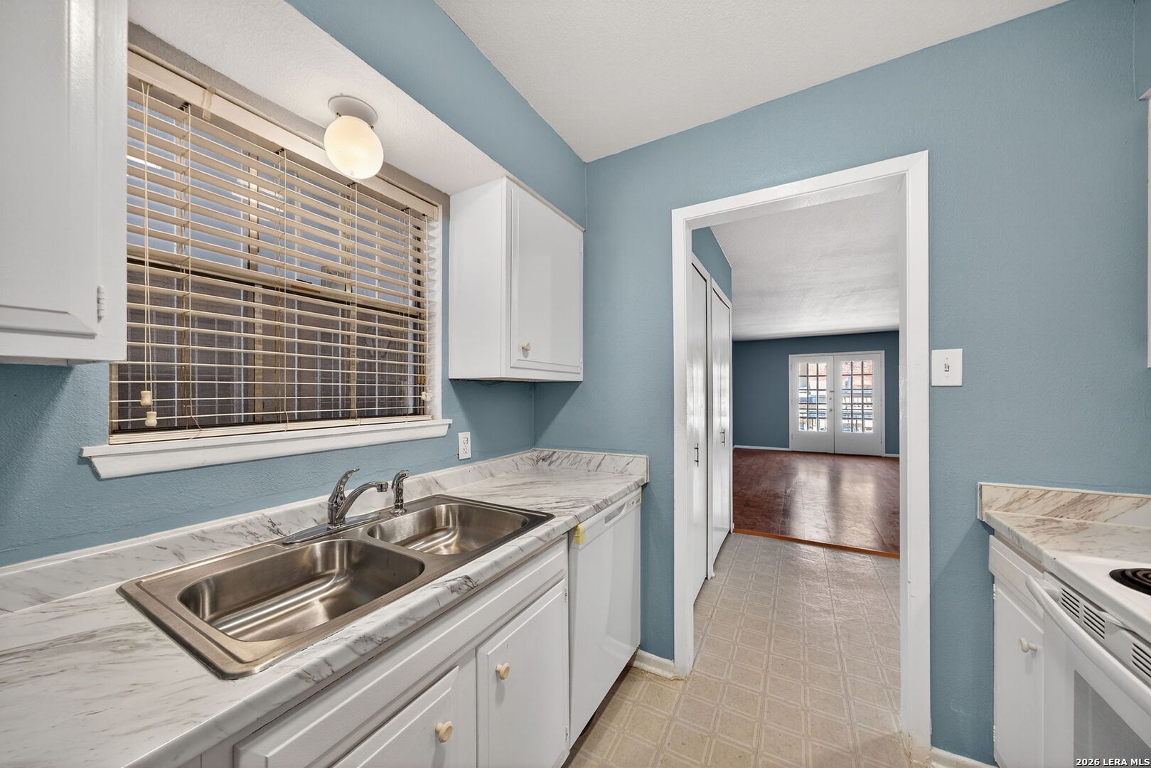 6718 Callaghan Road, Unit 315 San Antonio, TX 78229 - Photo 11 of 27 a kitchen that has a sink and a stove