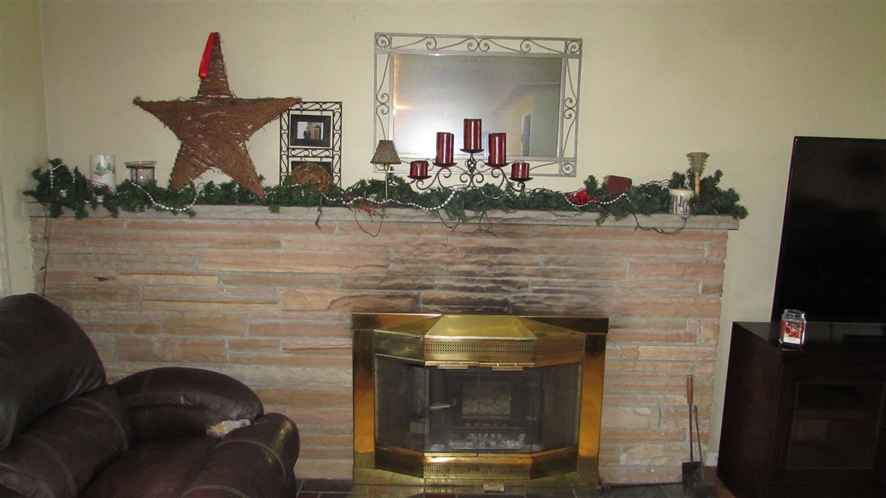 9366 East Coldwater Road Davison, MI 48423 - Photo 7 of 34 31379844-6.JPG