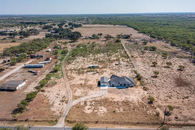 $675,000 | 19146 Mc Connell Road, Atascosa, TX 78002