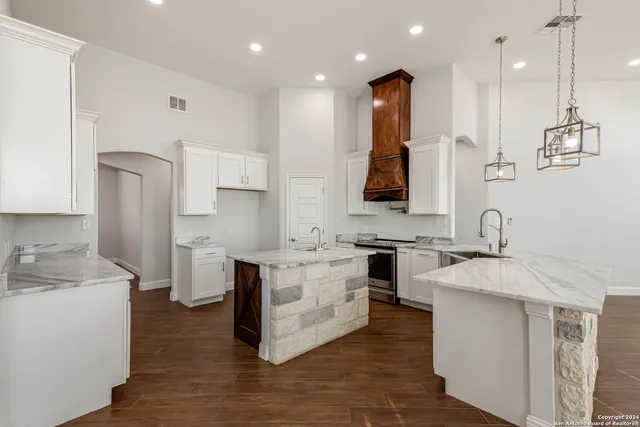 $675,000 | 19146 Mc Connell Road, Atascosa, TX 78002