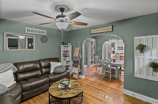 $130,000 | 300 East Arch Street, Jerseyville, IL 62052