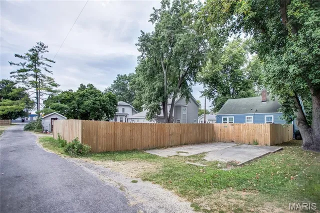 $130,000 | 300 East Arch Street, Jerseyville, IL 62052