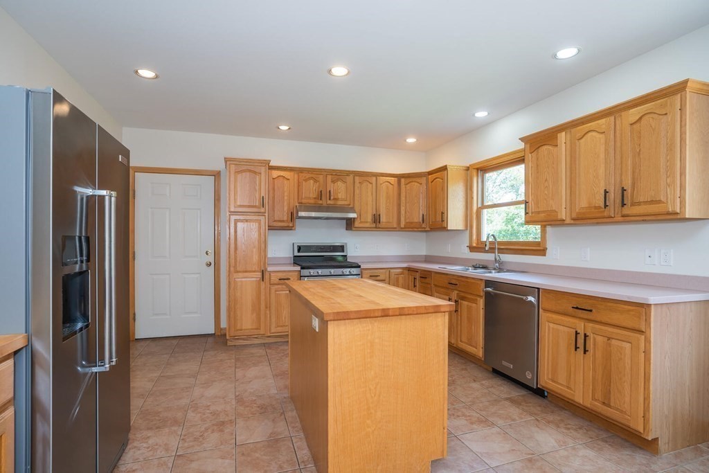26 Hop Brook Road Amherst, MA 01002 - Photo 7 of 42 Gallery Image 7