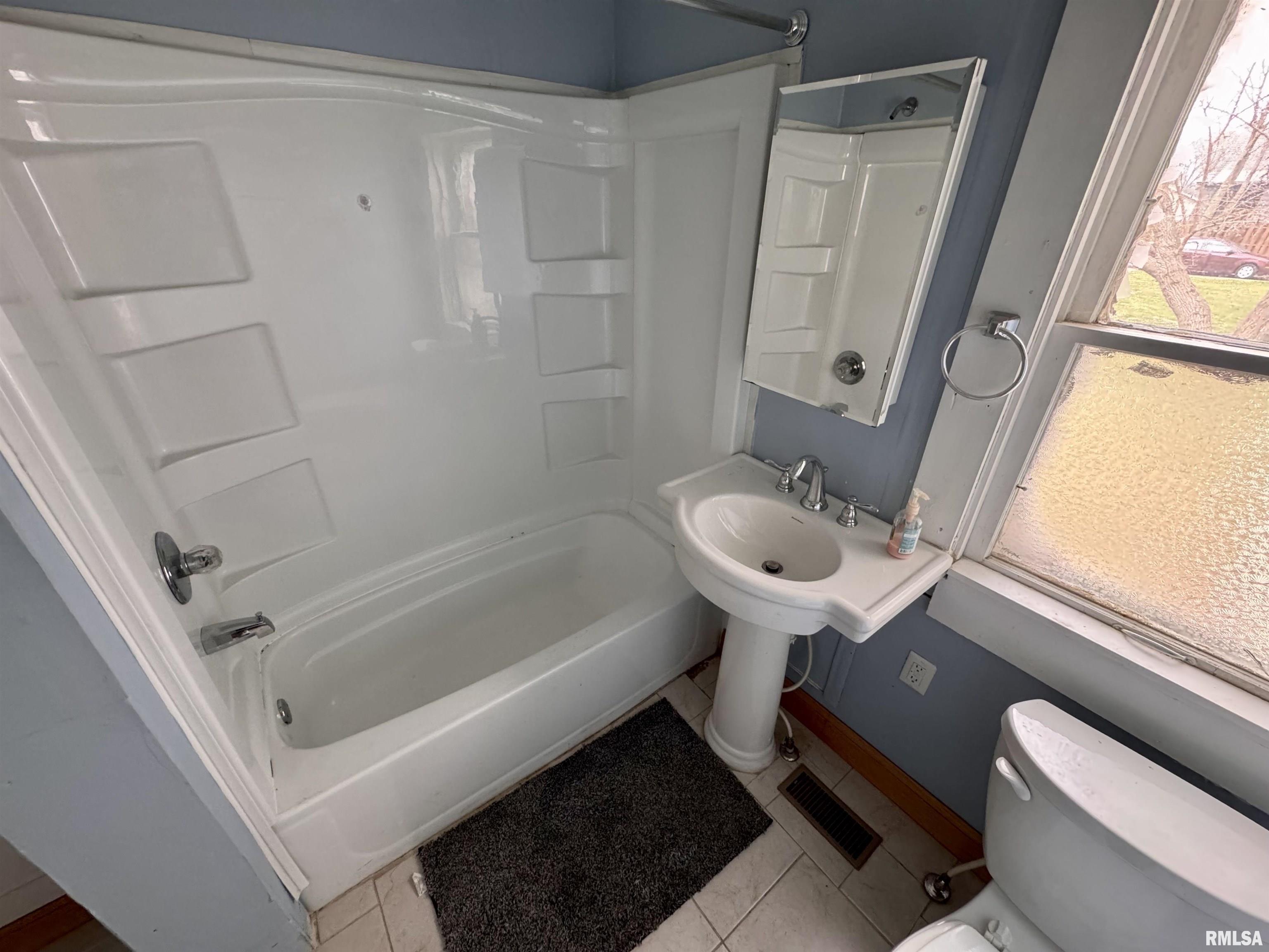 727 East Jackson Macomb, IL 61455 - Photo 11 of 34