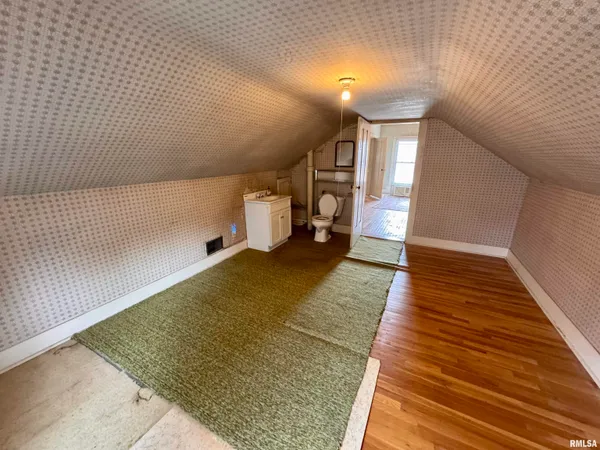 $65,900 | 727 East Jackson, Macomb, IL 61455