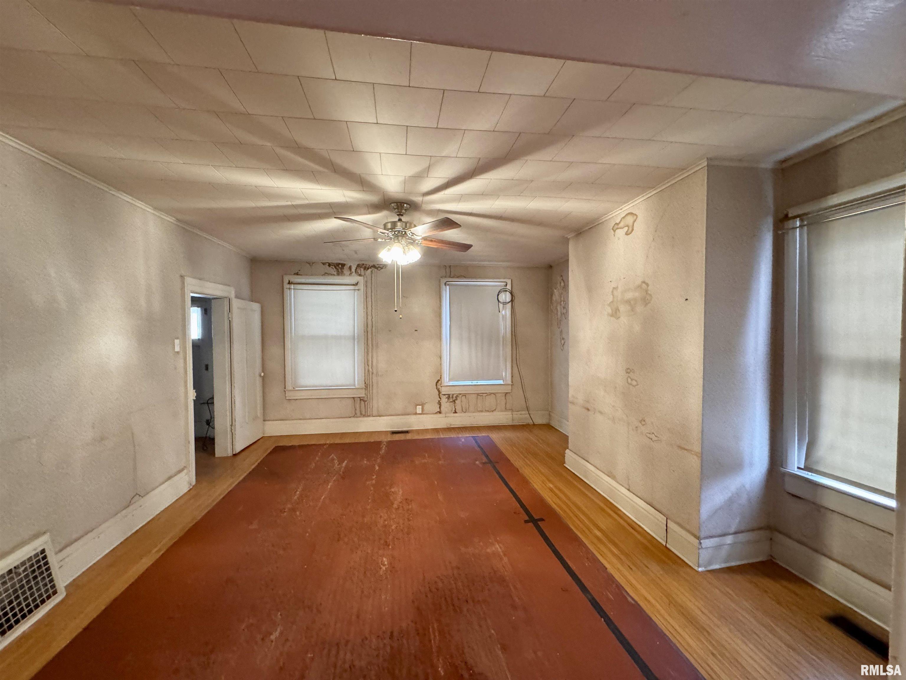 727 East Jackson Macomb, IL 61455 - Photo 2 of 34