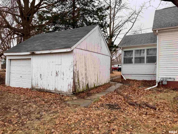 $65,900 | 727 East Jackson, Macomb, IL 61455