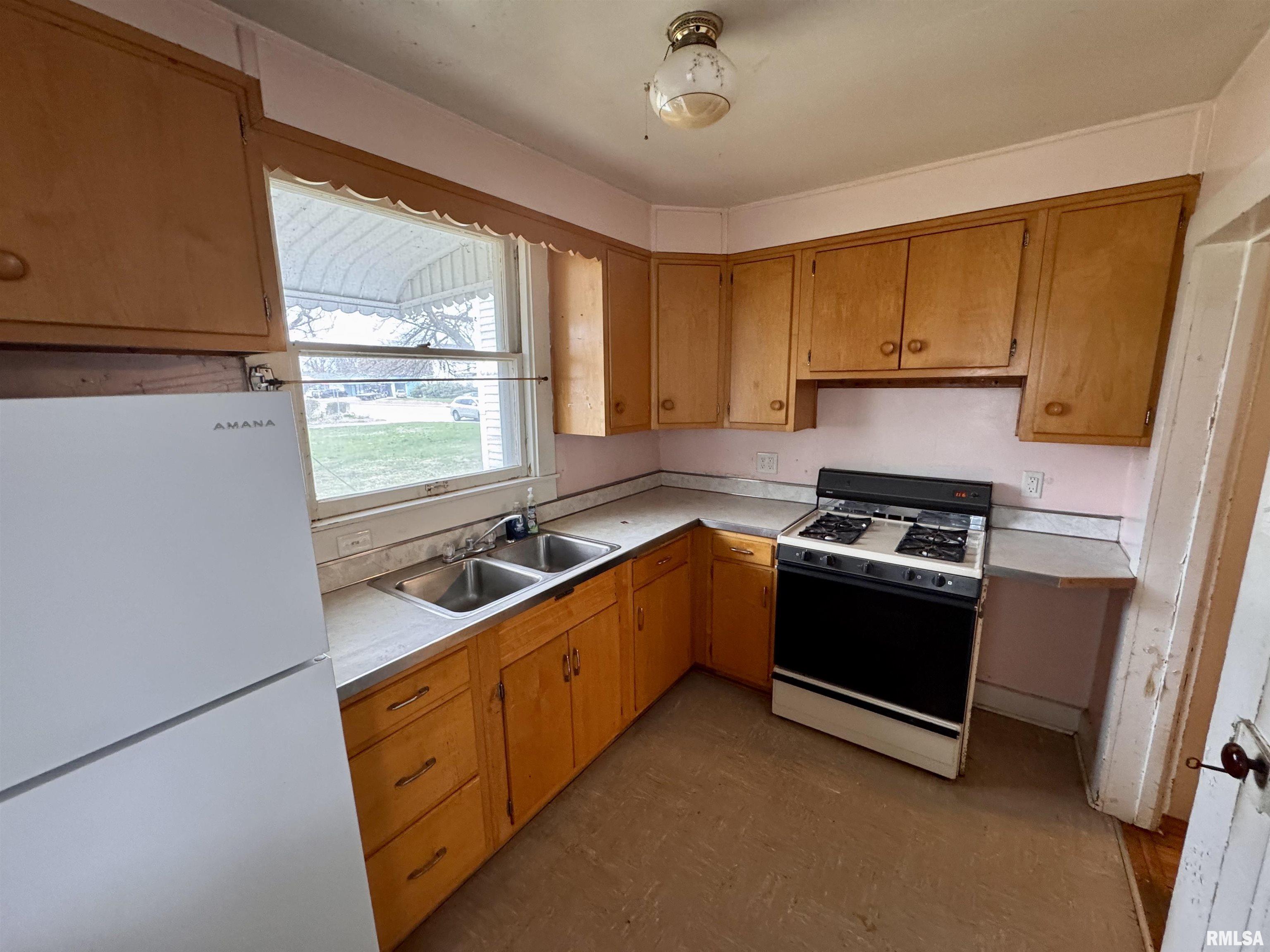 727 East Jackson Macomb, IL 61455 - Photo 8 of 34