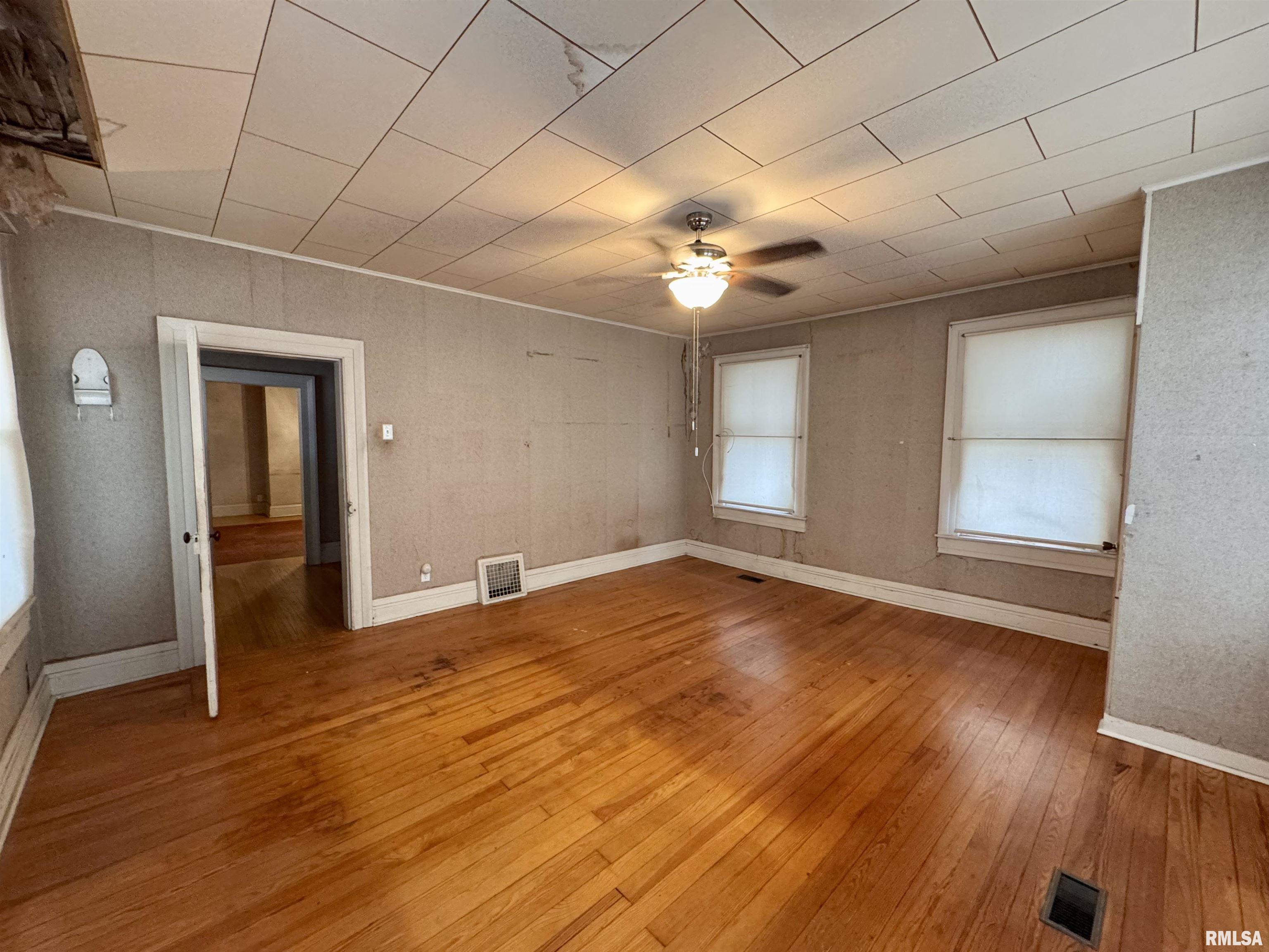 727 East Jackson Macomb, IL 61455 - Photo 10 of 34