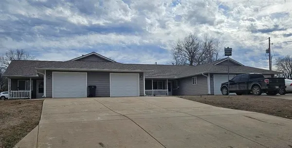 $399,000 | 205 Indiana Street, Oswego, KS 67356