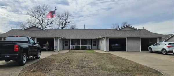 $399,000 | 205 Indiana Street, Oswego, KS 67356