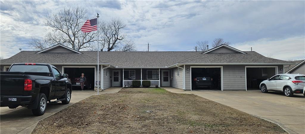 205 Indiana Street Oswego, KS 67356 - Photo 2 of 14