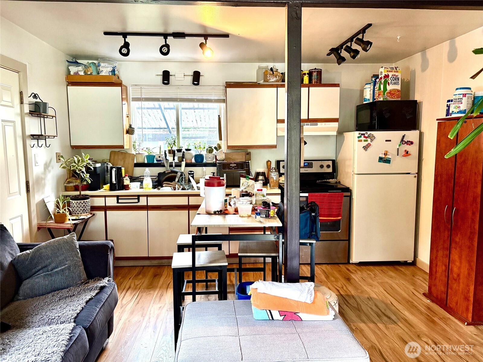 10030 30th Avenue Southwest Seattle, WA 98126 - Photo 5 of 7