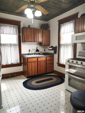 $139,900 | 458 West Pine Street, Canton, IL 61520